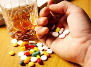 combination of antibiotics and alcohol